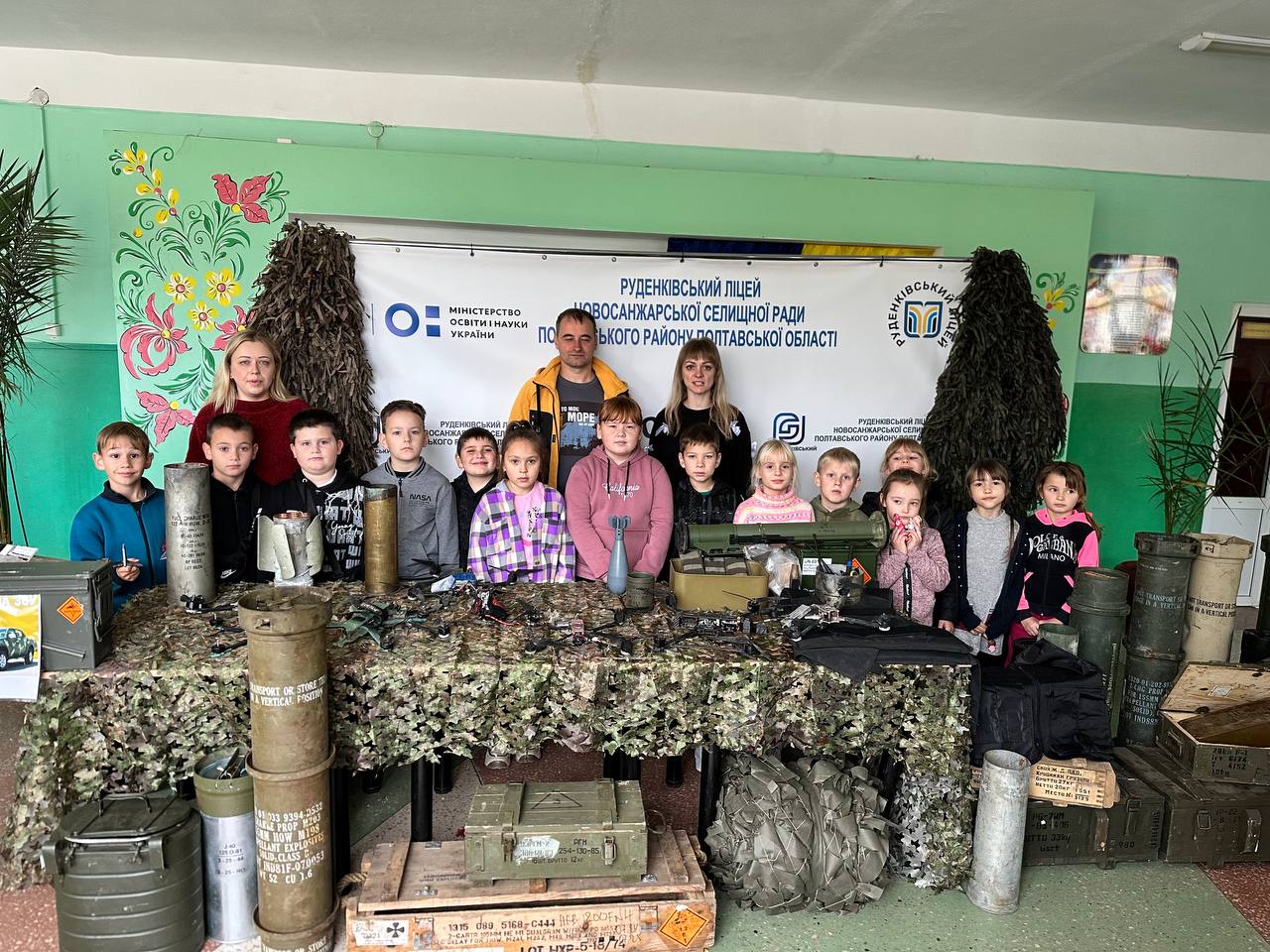 ПЕРЕГЛЯНУТИ->